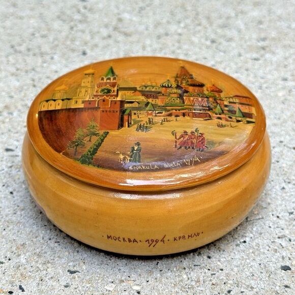 Painted Folk Art Wood Box Moscow 1994 Vintage Mockba Signed Smakula Sveta Russia - Picture 1 of 16